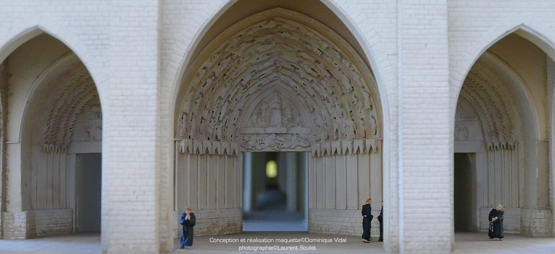 Maquette église abbatiale Saint-Sauveur de Charroux - conception & réalisation ©Dominique Vidal - photgraphie ©Laurent Soulet Maquette église abbatiale Saint-Sauveur de Charroux - conception & réalisation ©Dominique Vidal - photgraphie ©Laurent Soulet