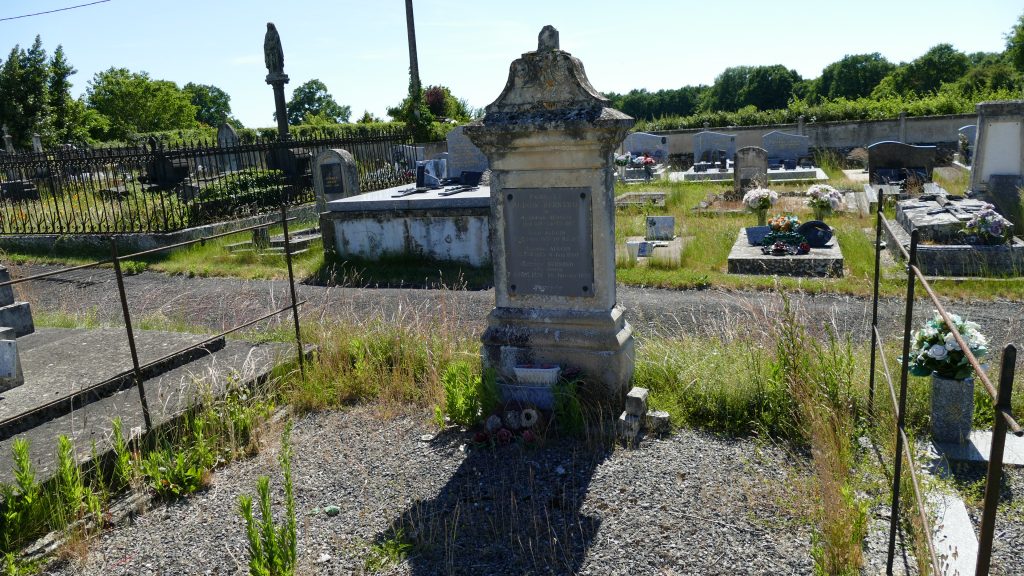 CHARROUX (VIENNE) CIMETIERE SEPULTURE LAZARE BERNARD MAIRE 1 - ©Laurent Soulet CHARROUX (VIENNE) CIMETIERE SEPULTURE LAZARE BERNARD MAIRE 1 - ©Laurent Soulet
